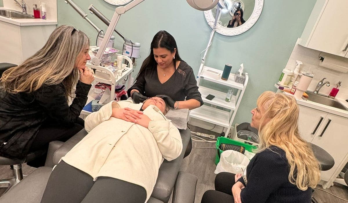 Hands-on lash lift training in the studio